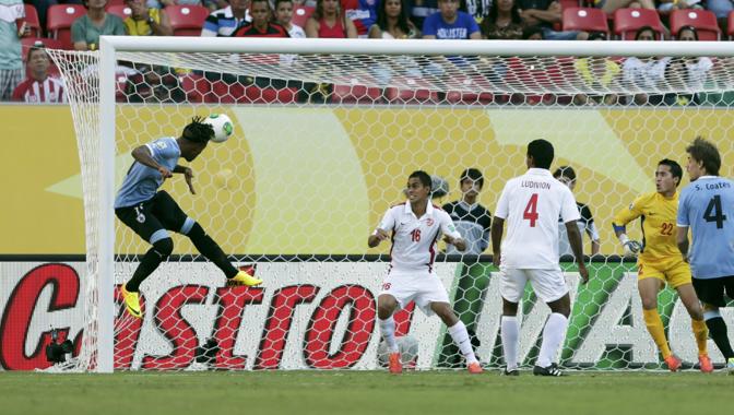 Abel Hernandez porta in vantaggio l'Uruguay dopo 2 minuti. Reuters